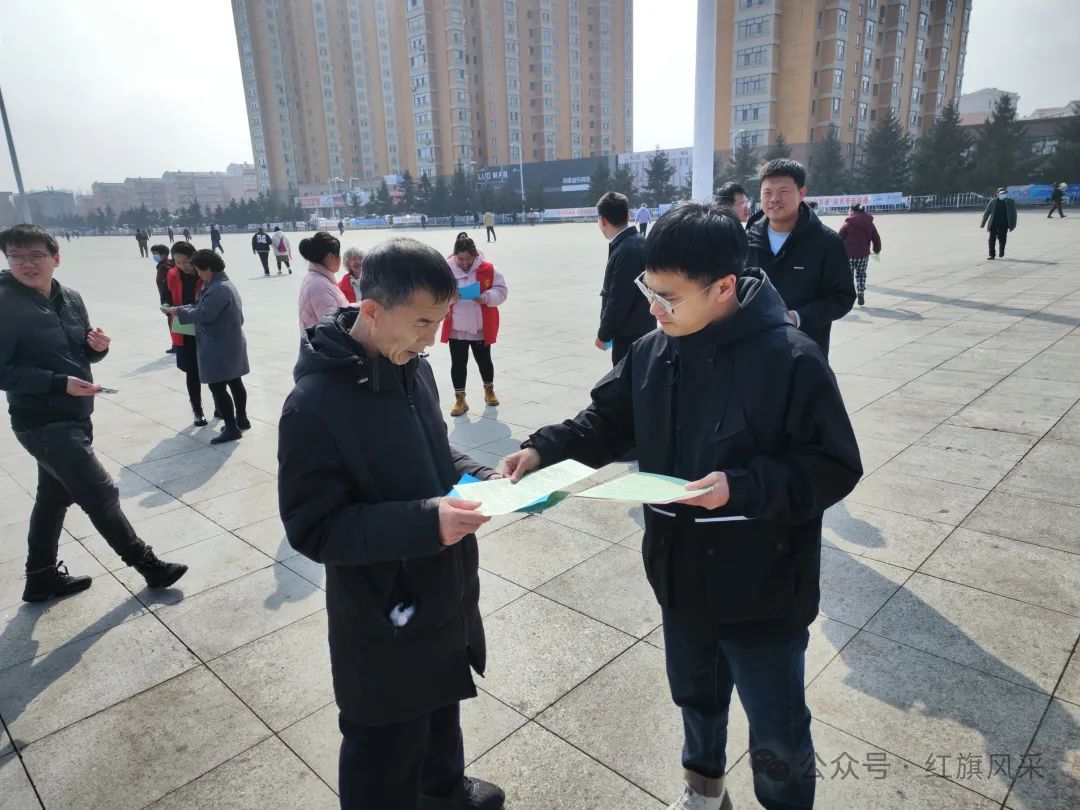 网红七七和费启鸣_红启网_网红费启鸣照片