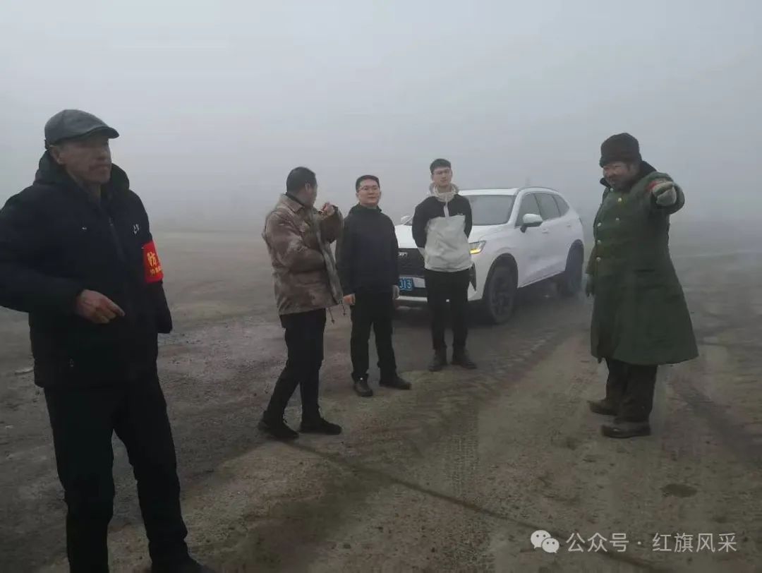 网红费启鸣照片_红启网_网红七七和费启鸣